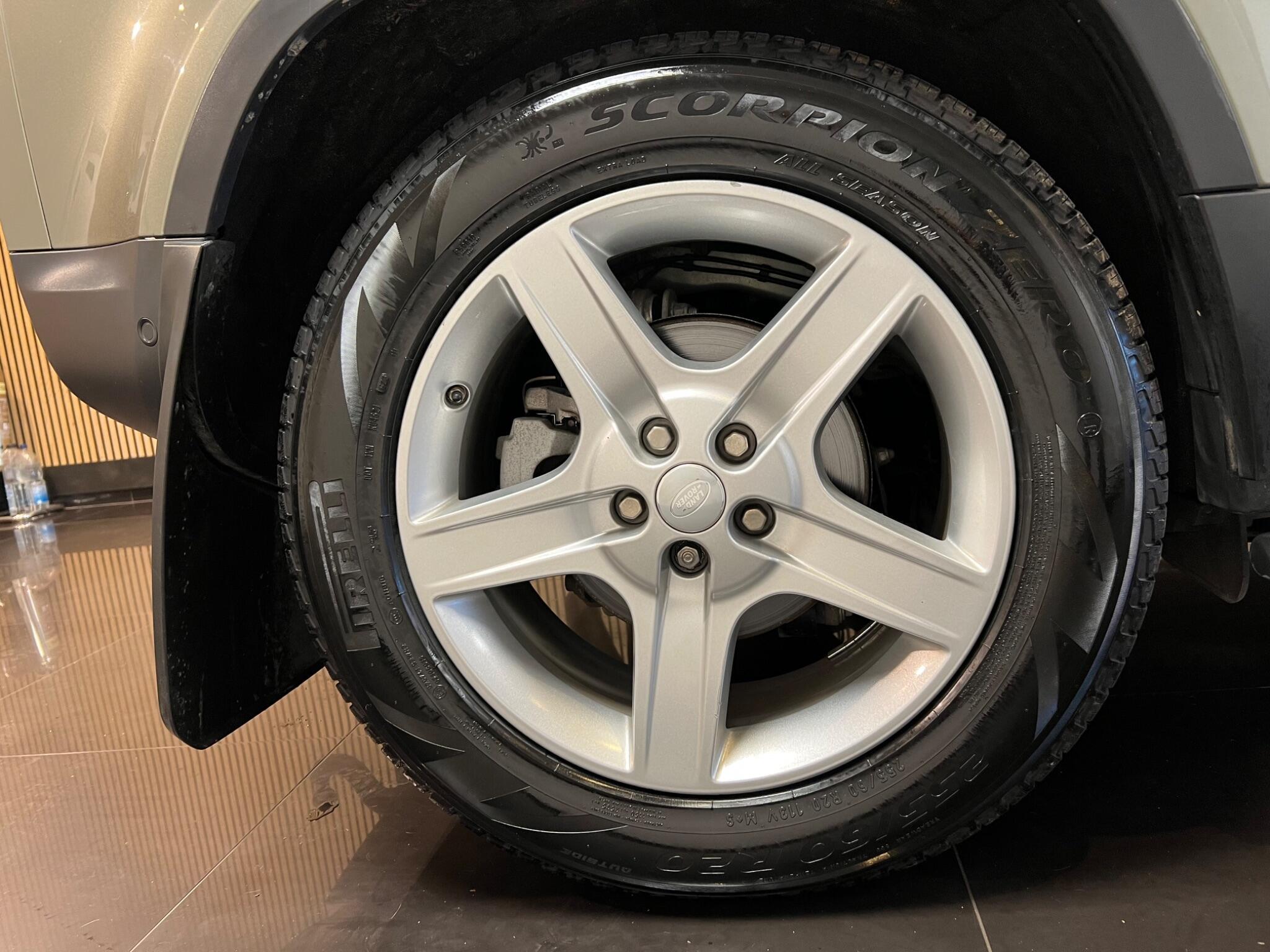 Land Rover Defender 110